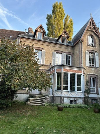 Maison - 278 m² - 8 pièces