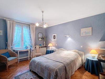 Maison - 260 m² - 11 pièces