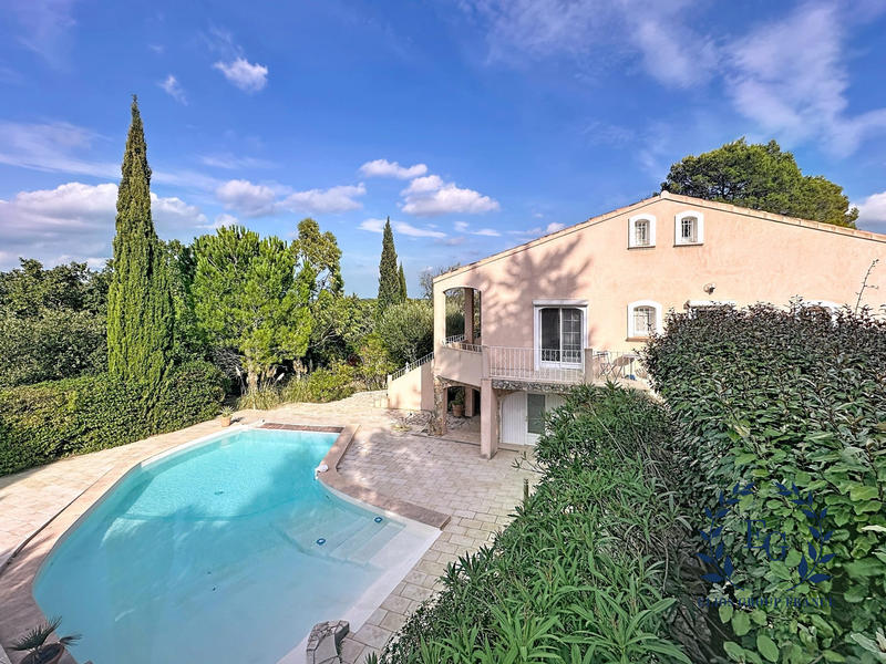 Maison - 216 m² - 7 pièces