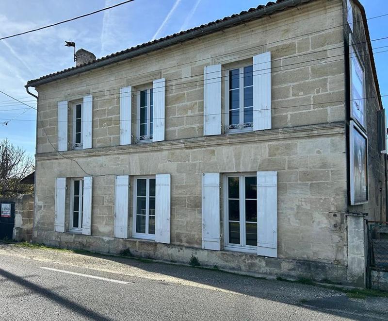 Maison - 201 m² - 7 pièces