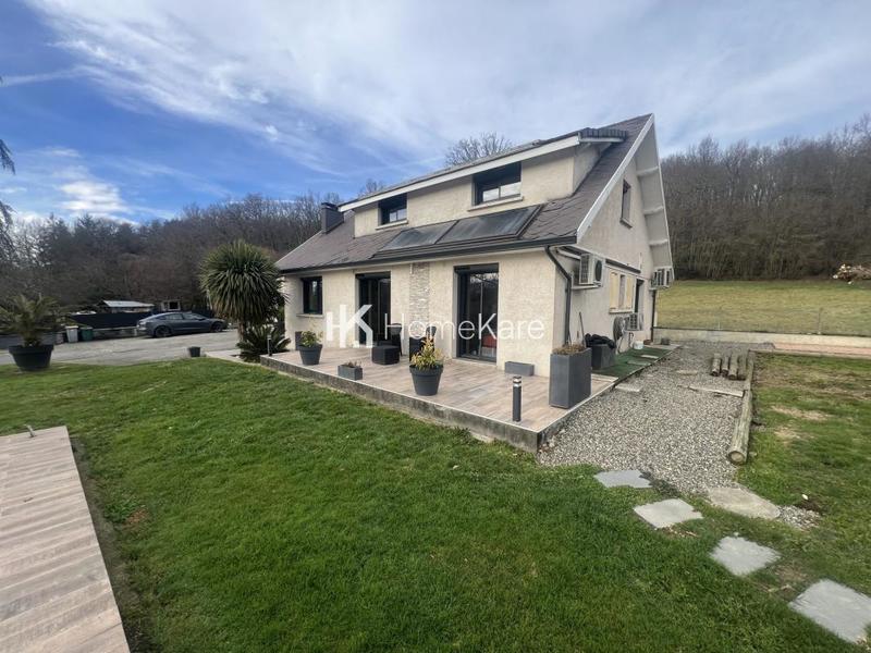 Maison - 280 m² - 9 pièces