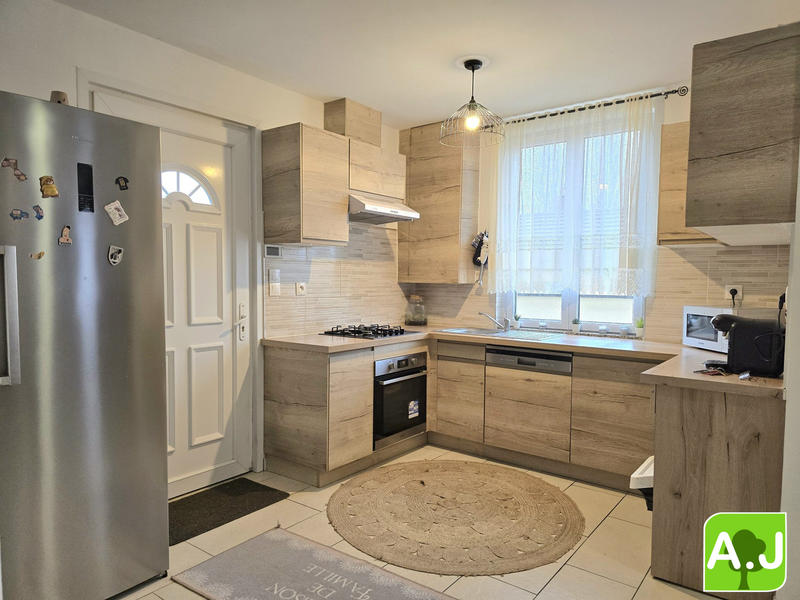 Maison - 92 m² - 5 pièces