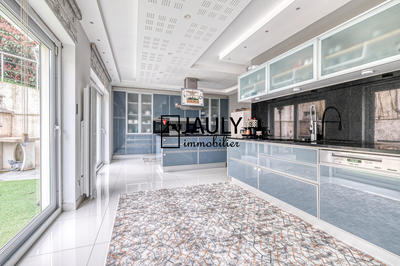 Maison - 340 m² - 10 pièces