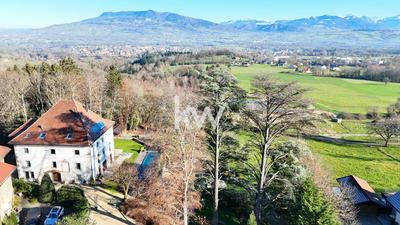 Maison - 600 m² - 10 pièces