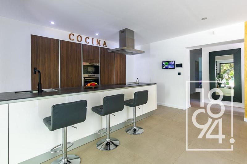 Villa - 230 m² - 6 pièces