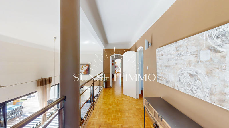 Maison - 273 m² - 7 pièces