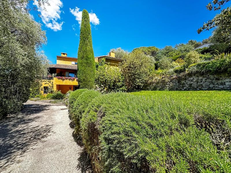 Maison - 368 m² - 10 pièces