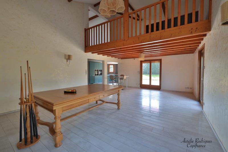 Maison - 208 m² - 7 pièces