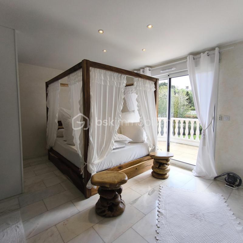 Maison - 213 m² - 7 pièces