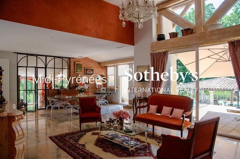 Maison - 661 m² - 19 pièces