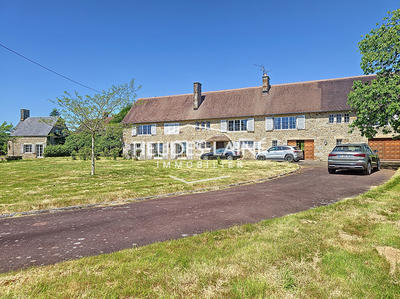 Maison - 310 m² - 11 pièces