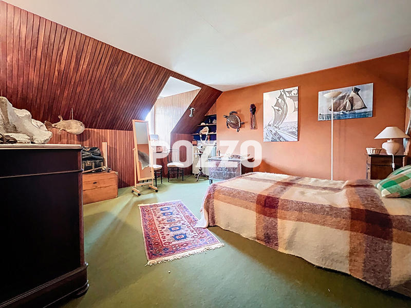 Maison - 210 m² - 8 pièces