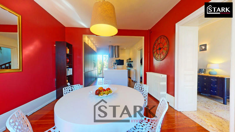 Maison - 230 m² - 7 pièces