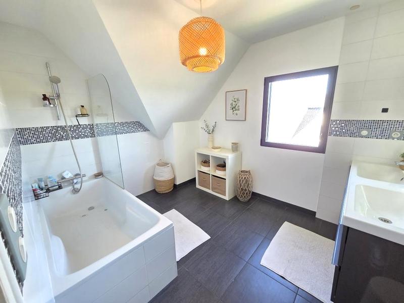 Maison contemporaine - 162 m² - 7 pièces