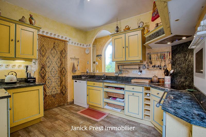 Maison - 180 m² - 6 pièces