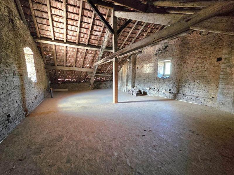 Appartement - 104 m² - 1 pièce