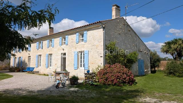 Maison - 235 m² - 7 pièces