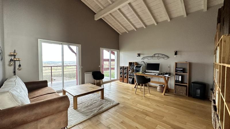 Maison - 220 m² - 7 pièces