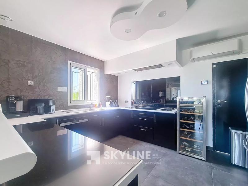 Villa - 210 m² - 8 pièces