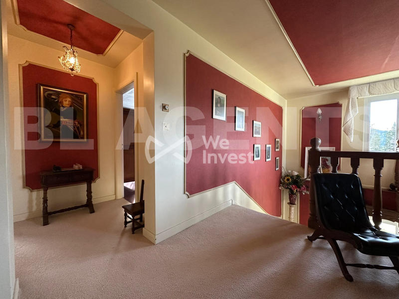 Maison - 270 m² - 8 pièces