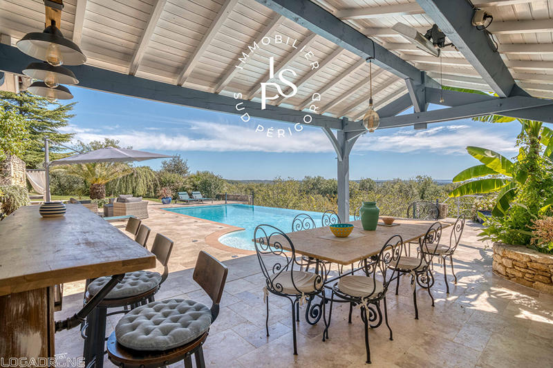 Maison - 448 m² - 16 pièces