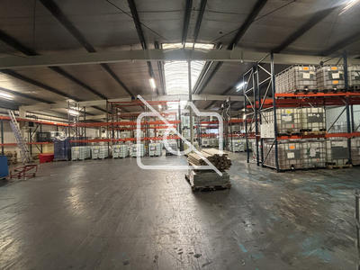 Entrepôt - 2 500 m²