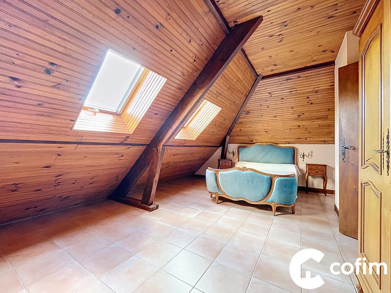 Maison - 258 m² - 12 pièces