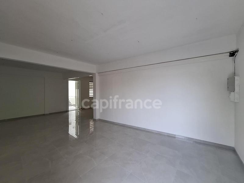 Local commercial - 60 m² - 1 pièce