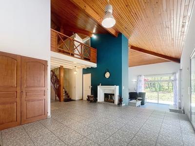 Maison - 187 m² - 8 pièces