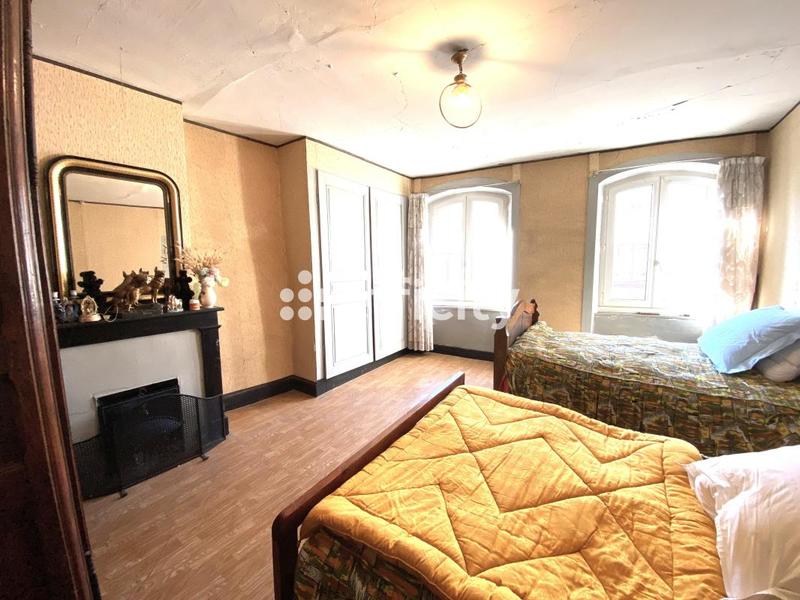 Maison - 270 m² - 12 pièces