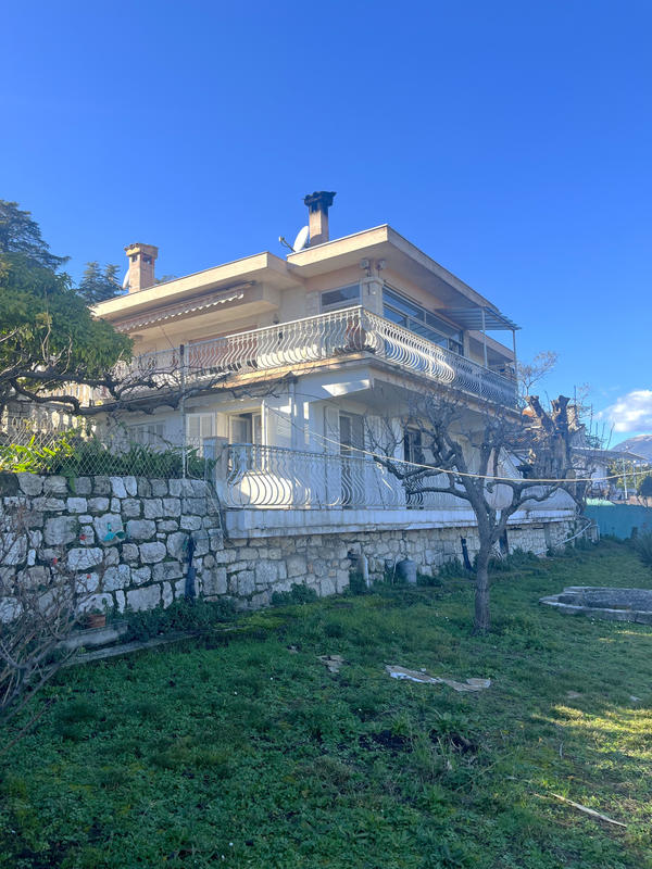 Maison - 195 m² - 7 pièces