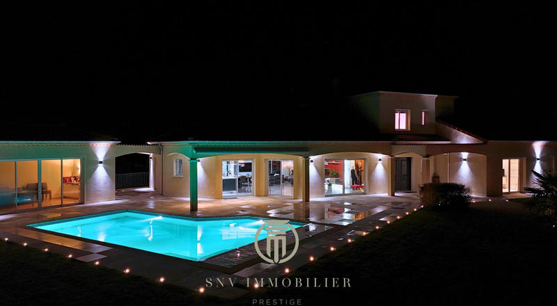 Maison - 276 m² - 9 pièces