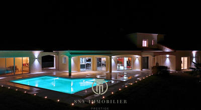 Maison - 276 m² - 9 pièces