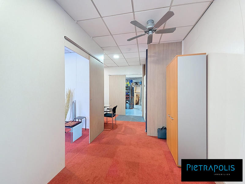 Bureau - 128 m² - 1 pièce