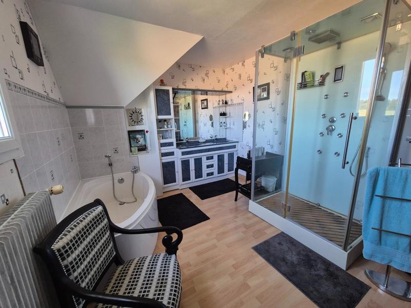 Maison - 194 m² - 6 pièces