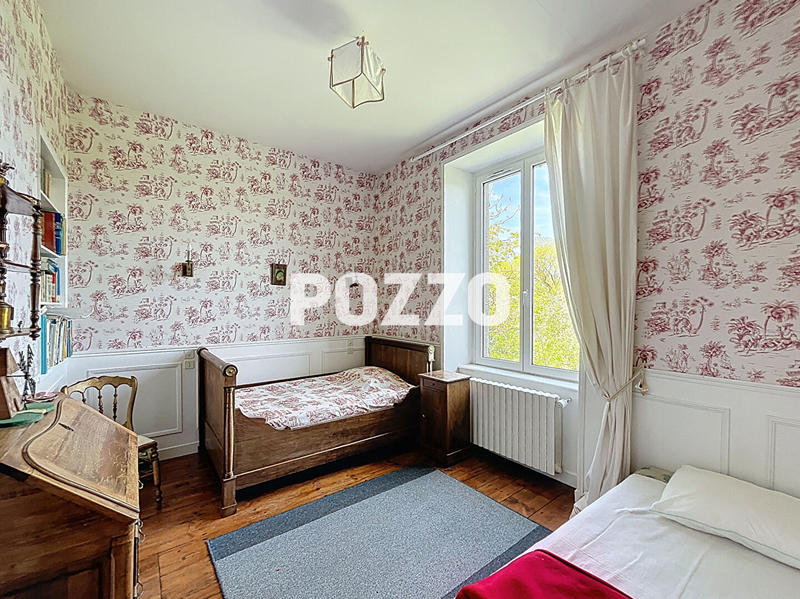 Maison - 201 m² - 10 pièces