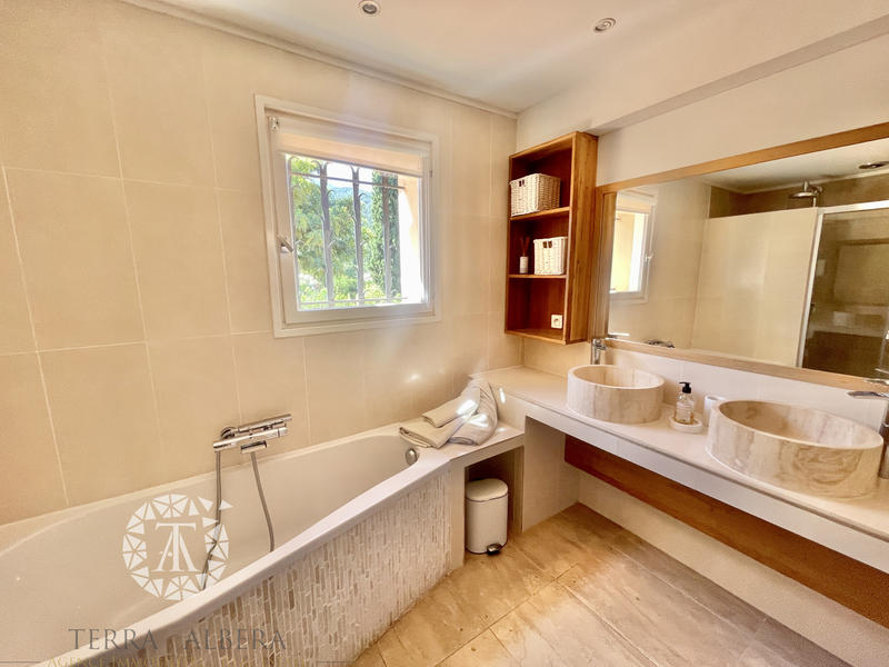 Villa - 192 m² - 6 pièces