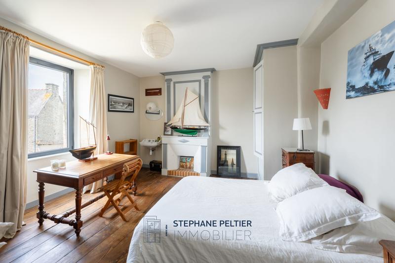 Maison - 300 m² - 9 pièces