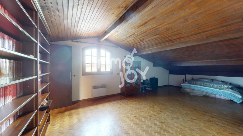 Maison - 231 m² - 7 pièces