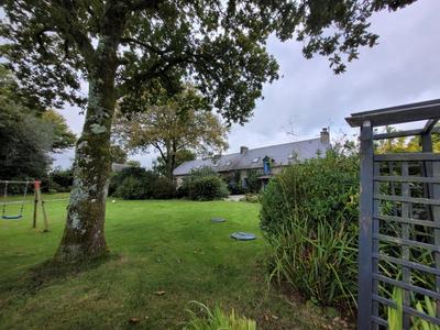 Propriété - 241 m² - 11 pièces