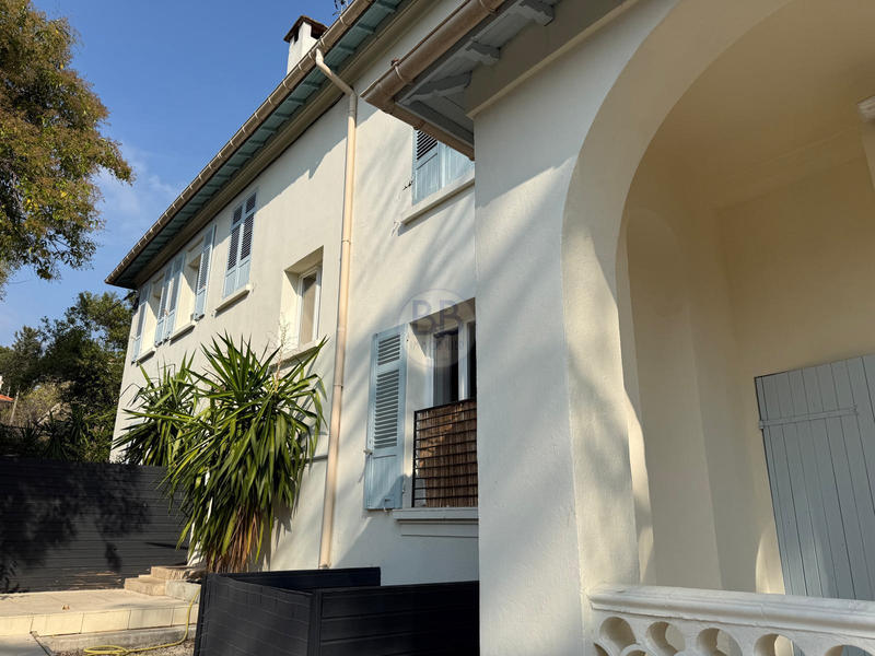 Immeuble - 740 m² - 40 pièces