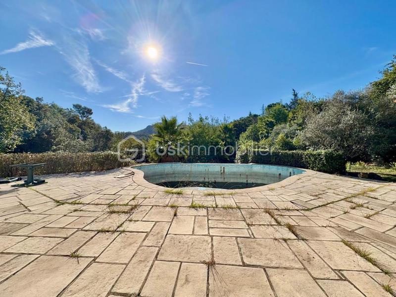 Maison traditionnelle - 225 m² - 6 pièces