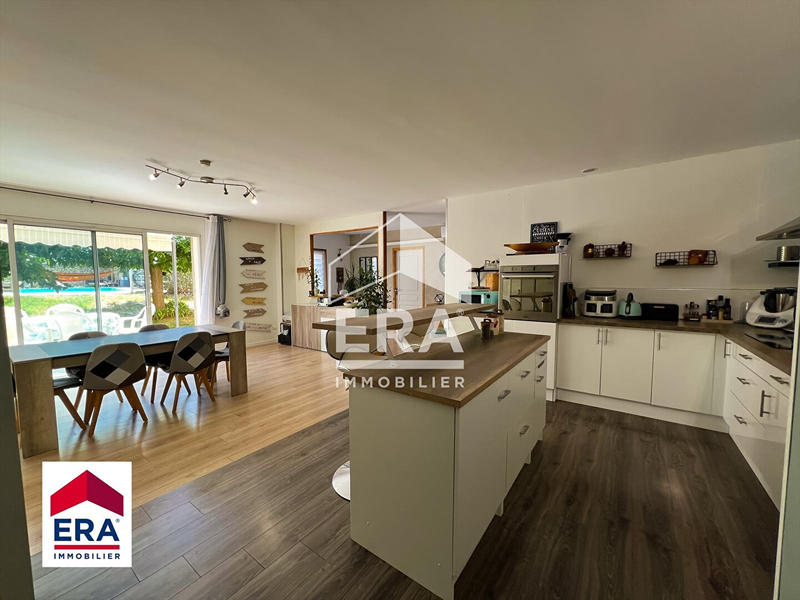 Maison - 355 m² - 10 pièces