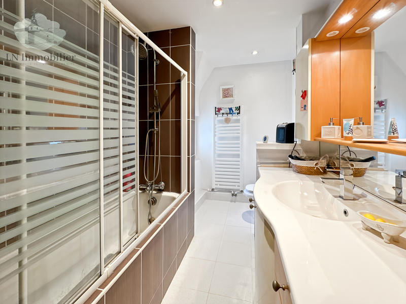 Maison - 167 m² - 8 pièces