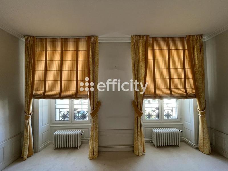 Maison - 392 m² - 10 pièces