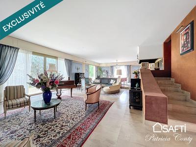 Maison - 460 m² - 11 pièces