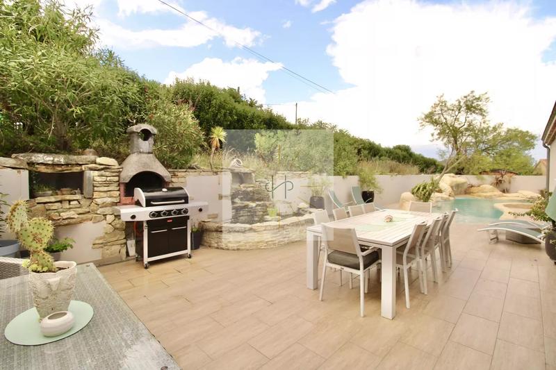 Maison - 228 m² - 9 pièces