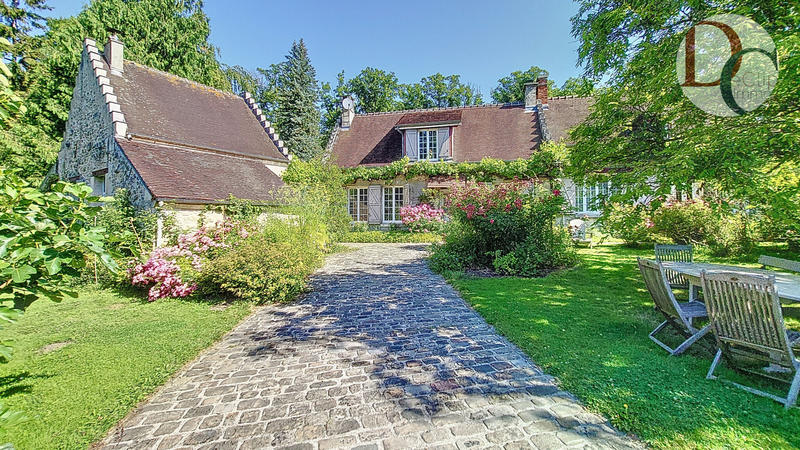 Maison - 286 m² - 10 pièces