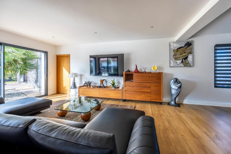 Maison - 260 m² - 6 pièces