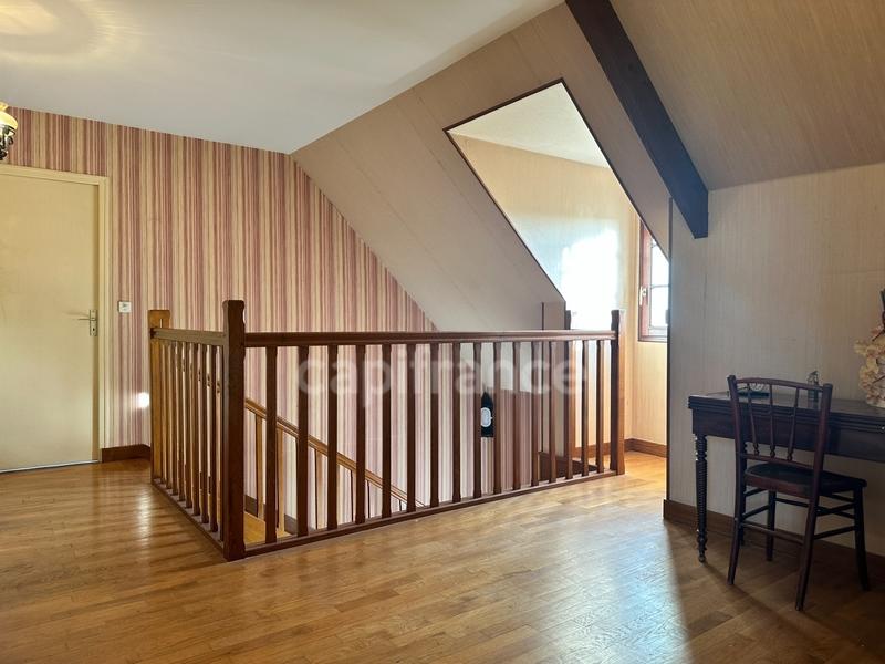 Maison - 179 m² - 9 pièces